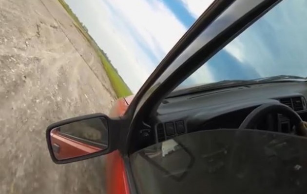 Δείτε πως είναι να οδηγείς αυτοκίνητο στις 2 ρόδες (βίντεο)