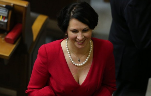 Αυτή είναι η πανέμορφη κομμουνίστρια που πλάκωσε στις μπουνιές Ουκρανό ναζί! Αυτή είναι η πανέμορφη κομμουνίστρια που πλάκωσε στις μπουνιές Ουκρανό ναζί!