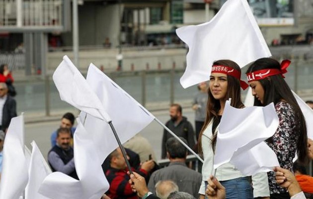 Πανικός στην Τουρκία: Κατέβηκαν οι Αλεβίτες στον δρόμο (φωτο)