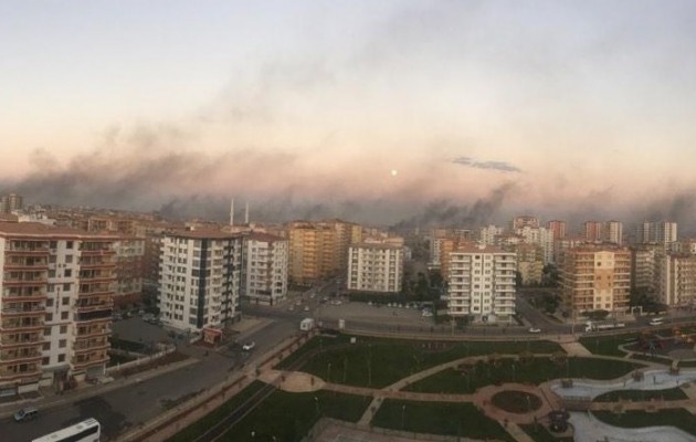 Τουρκία – Κουρδιστάν: Το Ντιγιάρμπακιρ (900.000 κάτοικοι) καίγεται!