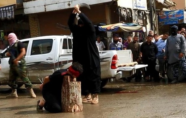 Δημόσιοι αποκεφαλισμοί από το Ισλαμικό Κράτος στη Ράκα (φωτογραφίες)