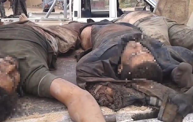 Σκληρό βίντεο: Οι Κούρδοι δείχνουν τους νεκρούς τζιχαντιστές