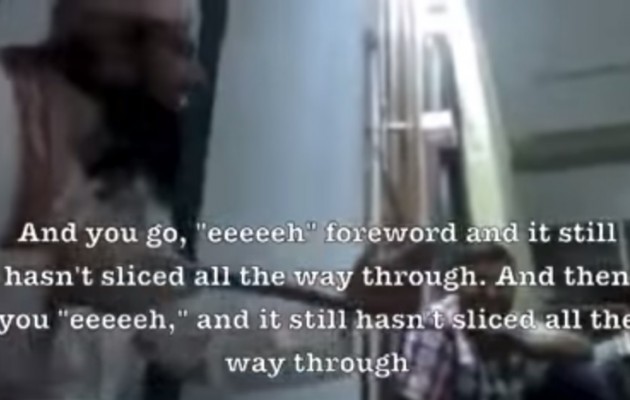 Ισλαμικό Κράτος: Ιμάμης δείχνει πώς να κόβουν κεφάλια (βίντεο)