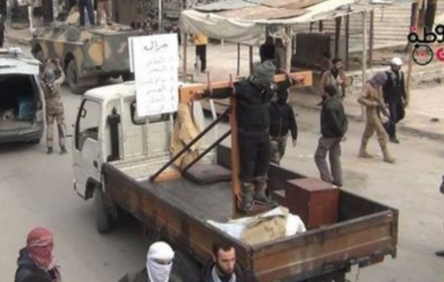Στο Ισλαμικό Κράτος σταυρώνουν ανθρώπους πάνω σε καρότσες