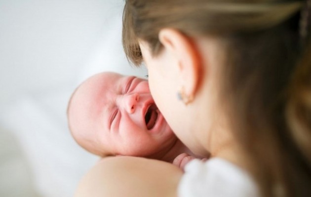 Πώς να κάνετε το μωρό σας να σταματήσει να κλαίει
