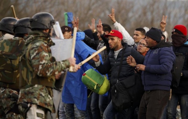 Επεισόδια στα σύνορα Ελλάδας – Σκοπίων: Μετανάστες ουρλιάζουν «Αλλαχού Ακμπάρ»!