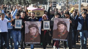 Οι Τούρκοι έκαψαν ζωντανούς 150 Κούρδους στην Τσίζρε – Έκοψαν και κεφάλια (φωτο) - Εικόνα3 Οι Τούρκοι έκαψαν ζωντανούς 150 Κούρδους στην Τσίζρε – Έκοψαν και κεφάλια (φωτο) - Εικόνα3