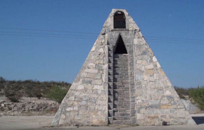 Pyramid-Mexico-Aliens