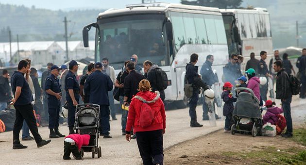 Πάνω από 2.000 πρόσφυγες έφυγαν από την Ειδομένη – Συνεχίζεται η επιχείρηση