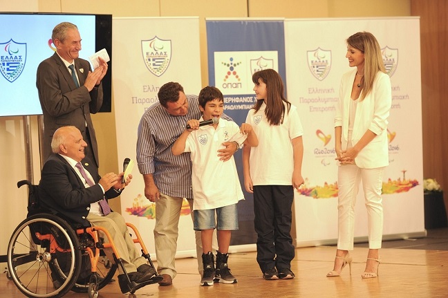 O Παναγιώτης Αραβίδης και η Μαρίνα Λαζαρίδου με τον  Πρόεδρο του ΟΠΑΠ Ka...