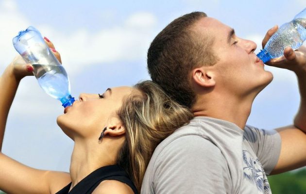 Πόσο νερό πρέπει να πίνετε ανάλογα με το βάρος σας