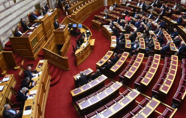 Απίστευτο: 49  βουλευτές  χρωστάνε 700.000 ευρώ δάνεια που πήραν από τη Βουλή