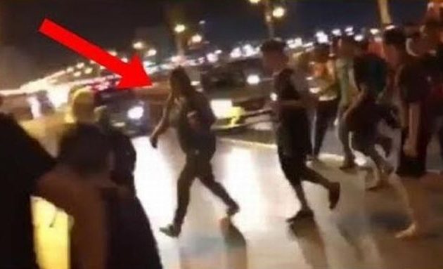 Όχλος δεκάδων νεαρών Μαροκινών πήρε στο κυνήγι γυναίκα επειδή φορούσε τζιν στον δρόμο (βίντεο)