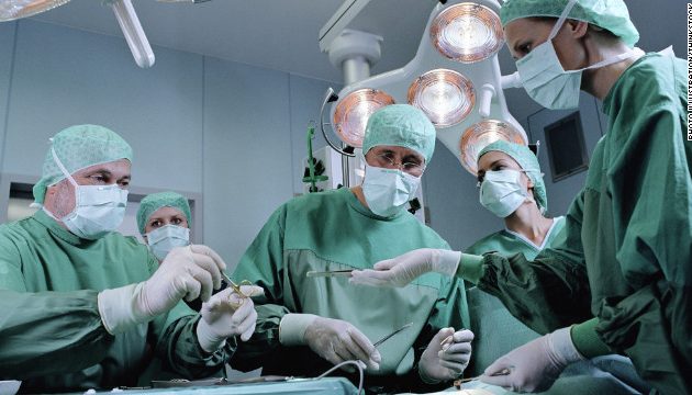 Οι Έλληνες γιατροί «πλημμύρισαν» το Εθνικό Σύστημα Υγείας της Αγγλίας