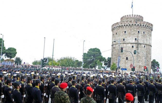 Όλοι κατά της πρόσκλησης Τζιτζικώστα προς τη Χρυσή Αυγή να συμμετάσχει στην παρέλαση