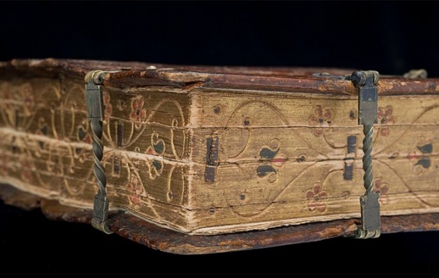 Δείτε το… “πολυ-βιβλίο” του 16ου αιώνα που διαβάζεται με 6 τρόπους