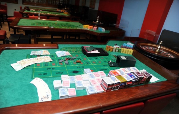 Λουκέτο και συλλήψεις παικτών σε παράνομο καζίνο στην Αθήνα