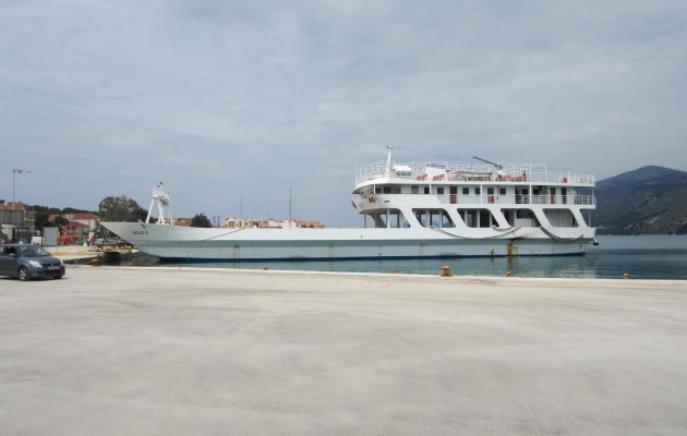 Ντροπή! Πληρώνουν εισιτήριο στο ferry-boat για το Ληξούρι όσοι μεταφέρουν ανθρωπιστική βοήθεια