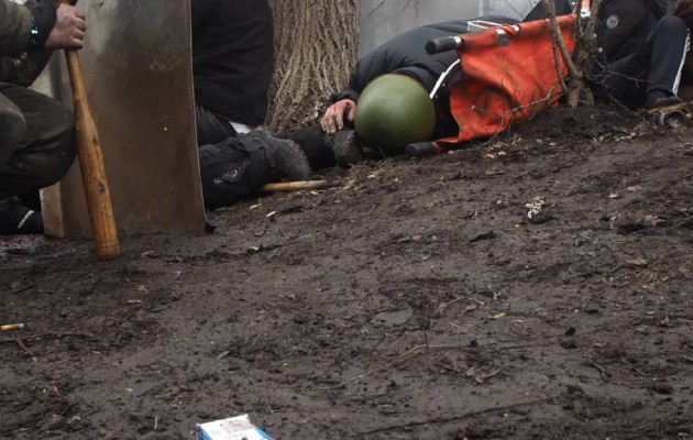 Εικόνες σοκ – Δύο Ουκρανοί νεκροί από σφαίρες