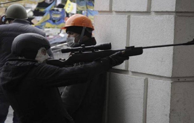 Παραστρατιωτικοί “διαδηλωτές” άνοιξαν πυρ κατά τηλεοπτικού συνεργείου στο Κίεβο