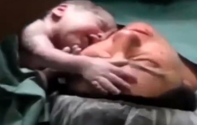 Συγκλονιστικό βίντεο: “Θέλω να μείνω με την μαμά μου”