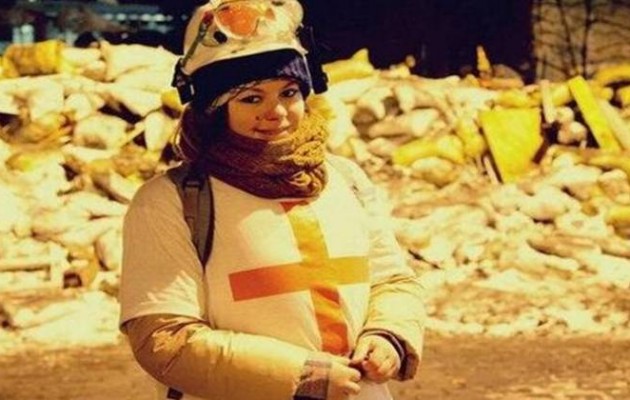 Η διαδηλώτρια – νοσοκόμα στο Κίεβο, που την “πέθαναν”, είναι ζωντανή και… τουϊτάρει!
