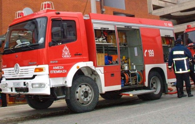 Κινδύνεψαν να καούν σε πυρκαγιά στο Περιστέρι