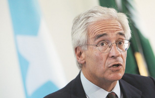 Στο εδώλιο για απάτη με ΜΚΟ πρώην συνεργάτης του Παπανδρέου