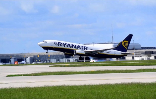 Οι Γερμανοί πιλότοι της Ryanair ετοιμάζουν απεργία ζητώντας συλλογικές συμβάσεις