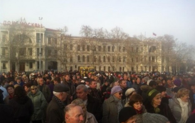 Ουκρανία: Χιλιάδες διαδήλωσαν στη Σεβαστούπολη υπέρ της επανένωσης με τη Ρωσία