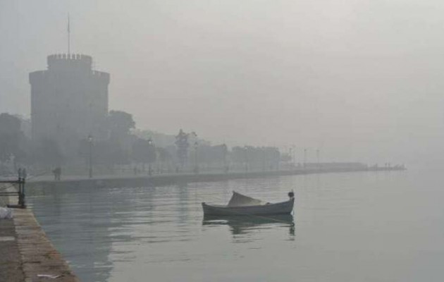 Στην ομίχλη βυθίστηκε η Θεσσαλονίκη, “κινηματογραφικές” εικόνες