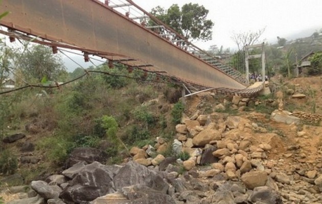 Γέφυρα καταρρέει on camera – 8 νεκροί και 30 τραυματίες