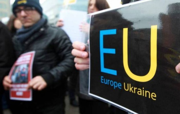 Τα 21 πρόσωπα στα οποία επέβαλε κυρώσεις η ΕΕ για την Ουκρανία