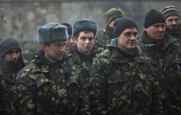 Εθελοντές συρρέουν σε κέντρα κατάταξης του Ουκρανικού Στρατού στο Κίεβο