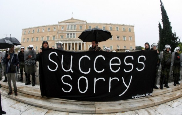 Spiegel: Η μείωση του βασικού μισθού αύξησε την ανεργία στην Ελλάδα