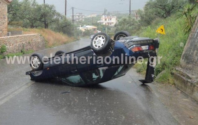 Το αυτοκίνητο τούμπαρε, αλλά η οδηγός βγήκε δίχως σημάδι!