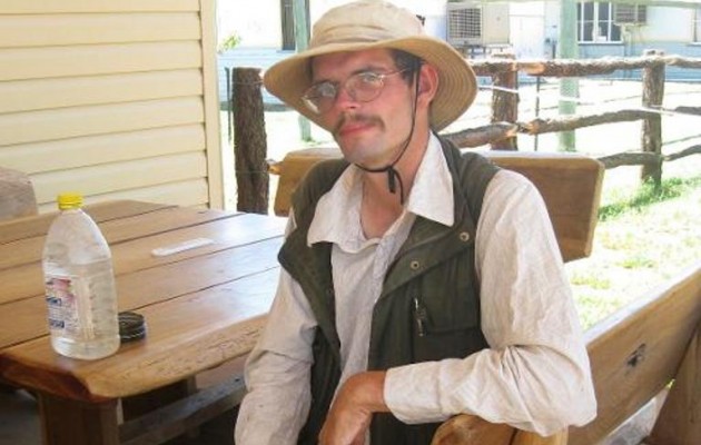 Επέζησε δύο εβδομάδες στην έρημο τρώγοντας έντομα!