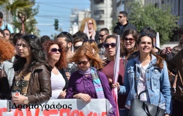 Η Αθήνα διαδηλώνει ενάντια στα μνημόνια και στην εξαθλίωση