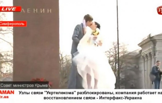 Κριμαία: Λίγο πριν ηχήσουν τα κανόνια ένας γάμος αλλάζει άρδην το κλίμα στην Συμφερόπολη