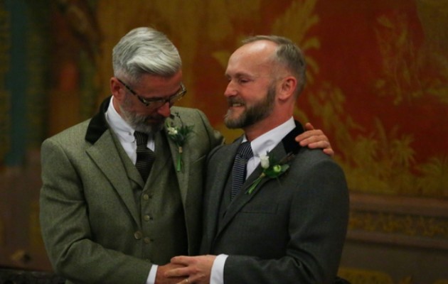 Τους γάμους ομοφυλοφίλων στη Βρετανία χαιρέτησε ο Ντέιβιντ Κάμερον