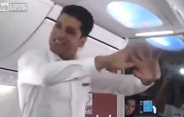 Air… Bollywood κάνανε την πτήση πιλότος και αεροσυνοδοί (βίντεο)