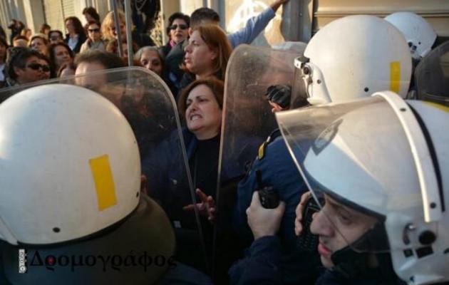 Ένταση και απωθήσεις καθαριστριών από τα ΜΑΤ