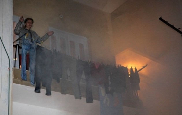 Κρήτη: Κινδύνευσαν άνθρωποι από πυρκαγιά σε πολυκατοικία (φωτογραφίες)