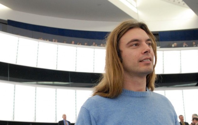 Κρίτων Αρσέσης: Η Τρόικα “παίζει” με ιδωτικά επιχειρηματικά συμφέροντα