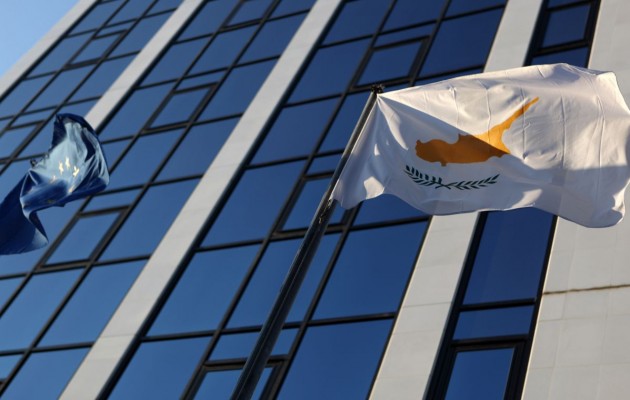 Αν έχασες 3 εκατομμύρια ευρώ στο κούρεμα παίρνεις… κυπριακή βίζα