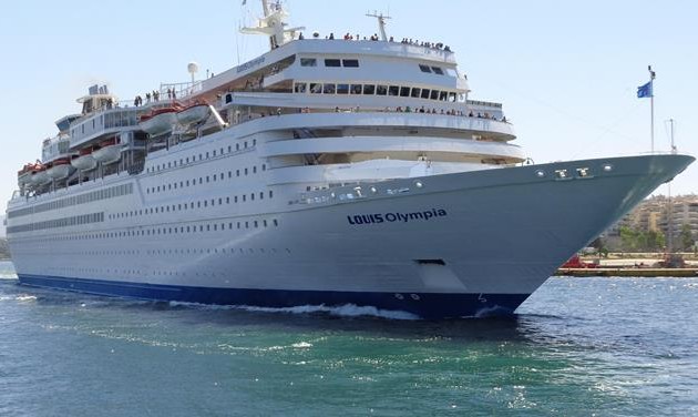 Οι άνεμοι έριξαν το κρουαζιερόπλοιο στο λιμάνι