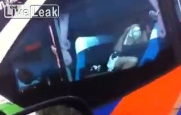 Ταϊλάνδη: Έκαναν σεξ στο τουριστικό λεωφορείο (βίντεο)