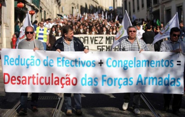 Χιλιάδες στρατιωτικοί διαδήλωσαν στη Λισαβόνα ενάντια στην Τρόικα
