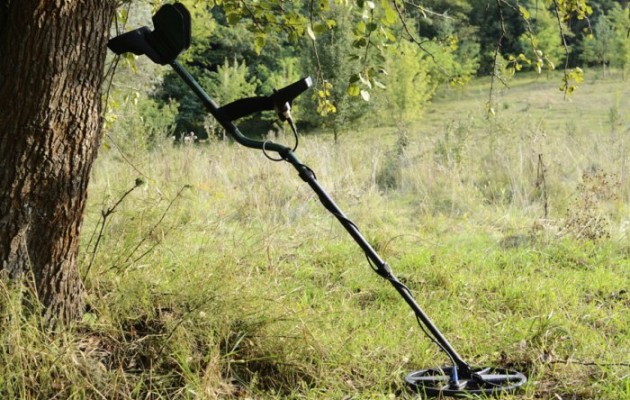 Συνελήφθησαν ενώ έψαχναν κρυμμένο θησαυρό με λίρες στις Σέρρες