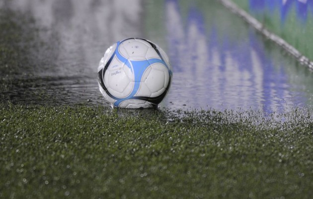 Απίστευτη φωτογραφία: Ο… αδιάβροχος τερματοφύλακας της Εύβοιας